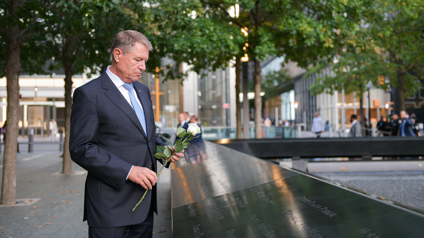 Klaus Iohannis, la memorialul victimelor atentatelor din 11 septembrie de la New York