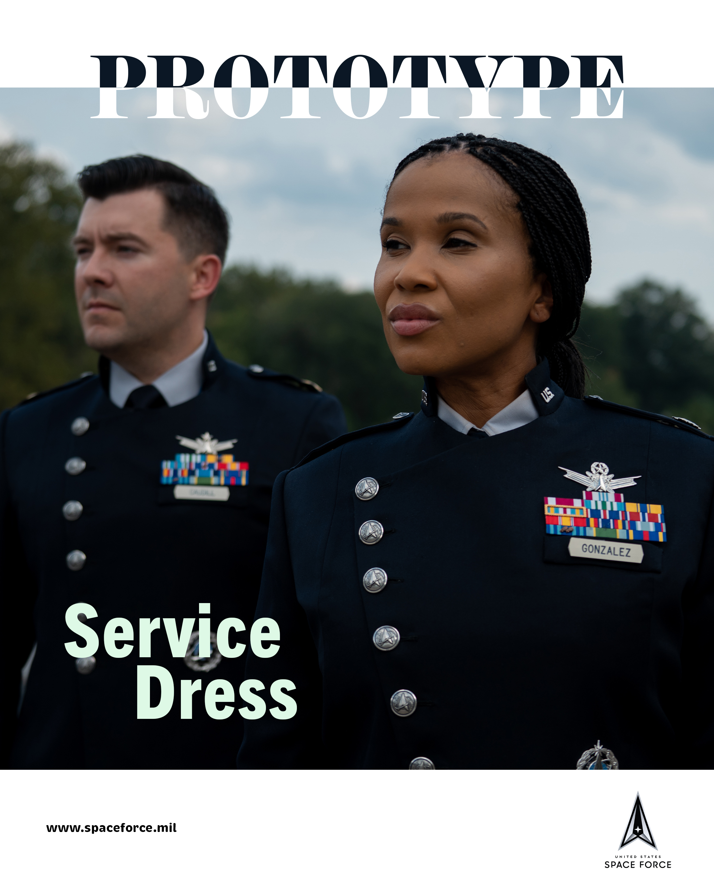 Noile uniforme ale membrilor US Space Force, asemănătoare cu cele ale Flotei Stelare din Star Trek sau Battlestar Galactica