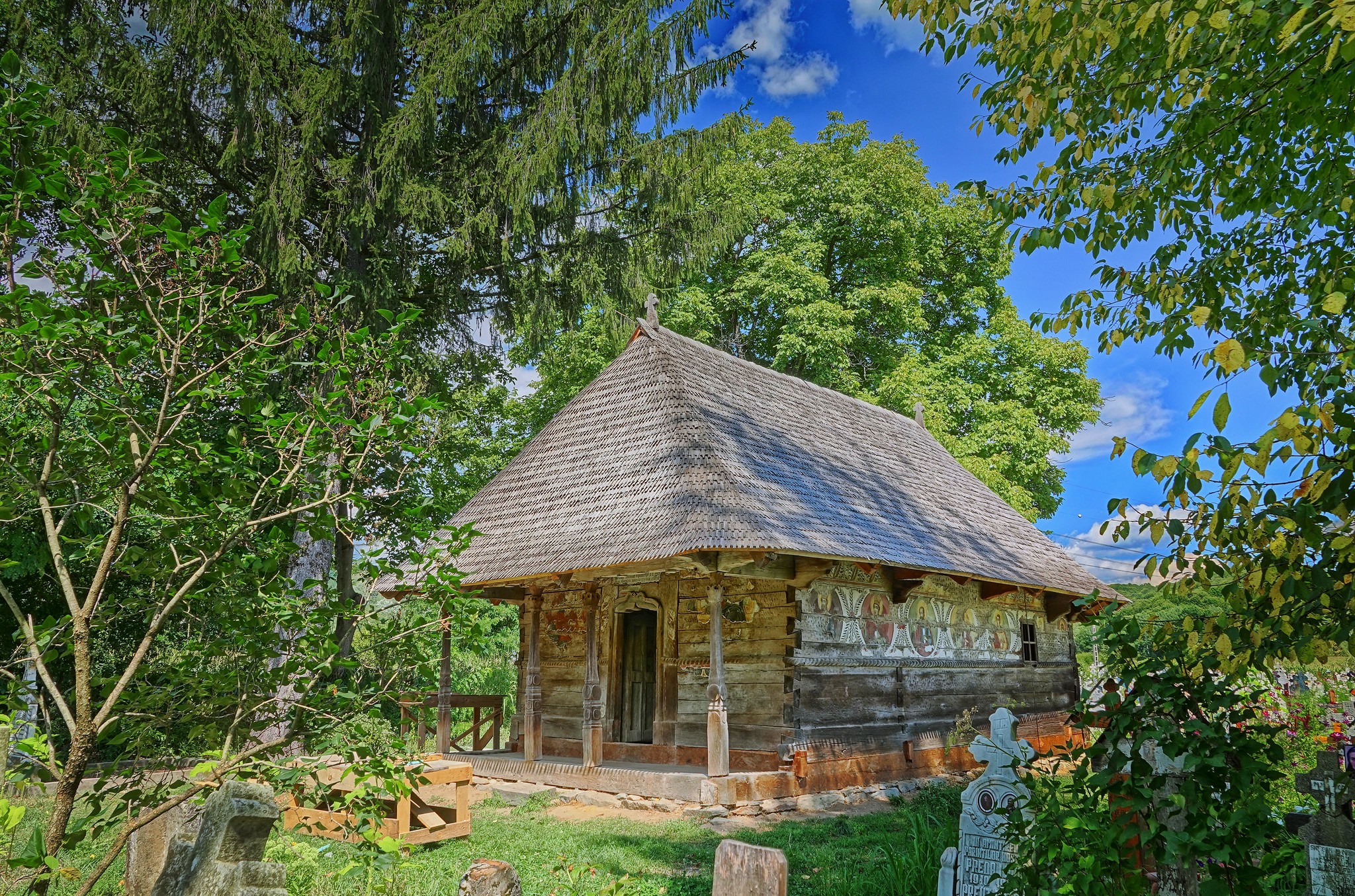 Povestea bisericii de lemn din satul Urşi, marele câştigător al Premiilor Europene pentru Patrimoniu
