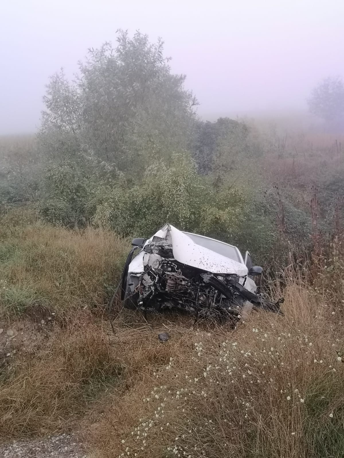 Mașină ieșită în afara drumului, lângă Cornățel. Șoferul a fost rănit