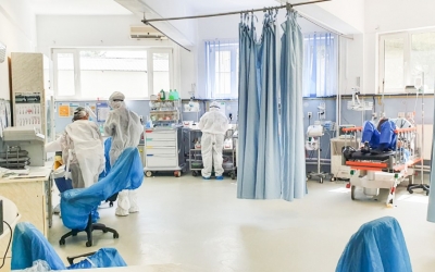 Proiect. Certificatul COVID va fi obligatoriu pentru personalul medical, iar cei care refuză vaccinarea sau testarea vor avea contractul suspendat