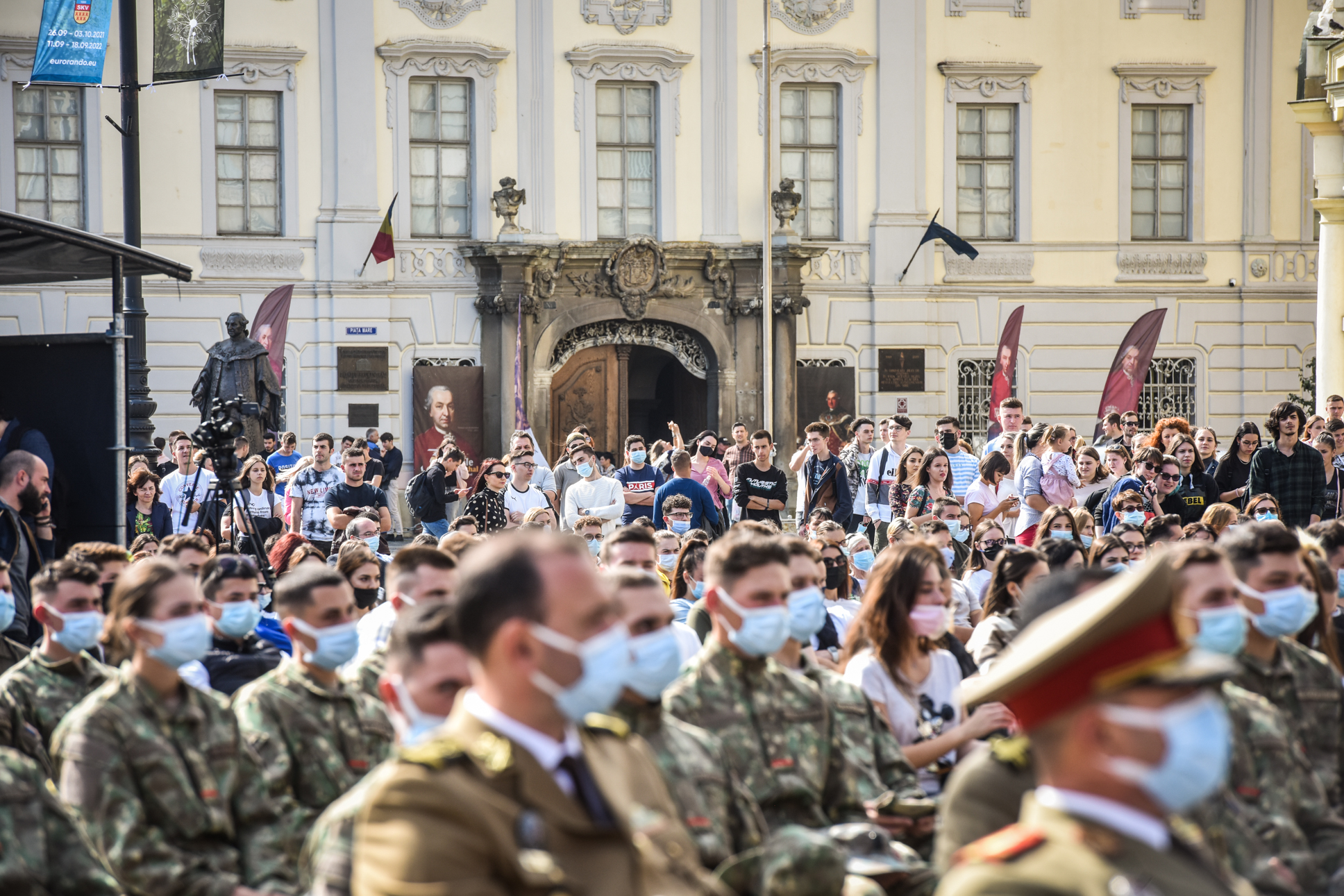 FOTO – Toamna studențească: Sute de boboci au făcut cunoștință cu Sibiul