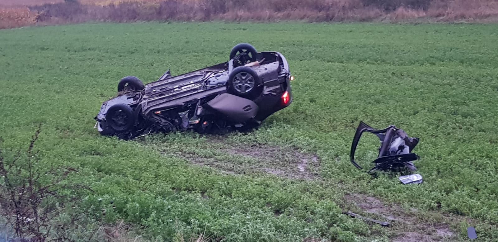 Mașină răsturnată în afara localității Cornățel. Șoferul este rănit ușor