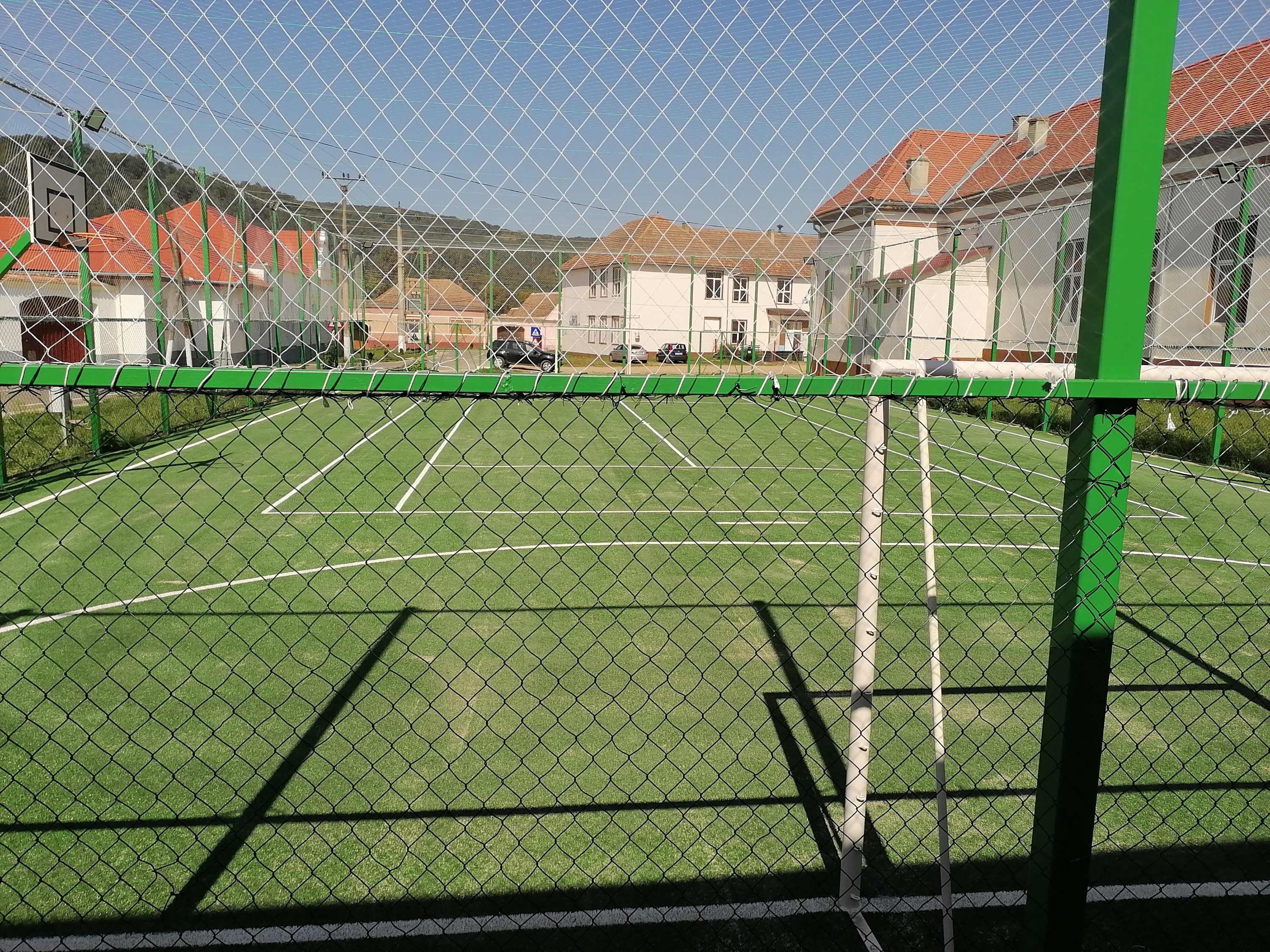 Teren de sport multifuncţional, renovări la grădiniţa din Axente Sever şi sală de şedinţe nouă pentru Primăria Axente Sever – investiţii finalizate pe parcursul lunii septembrie