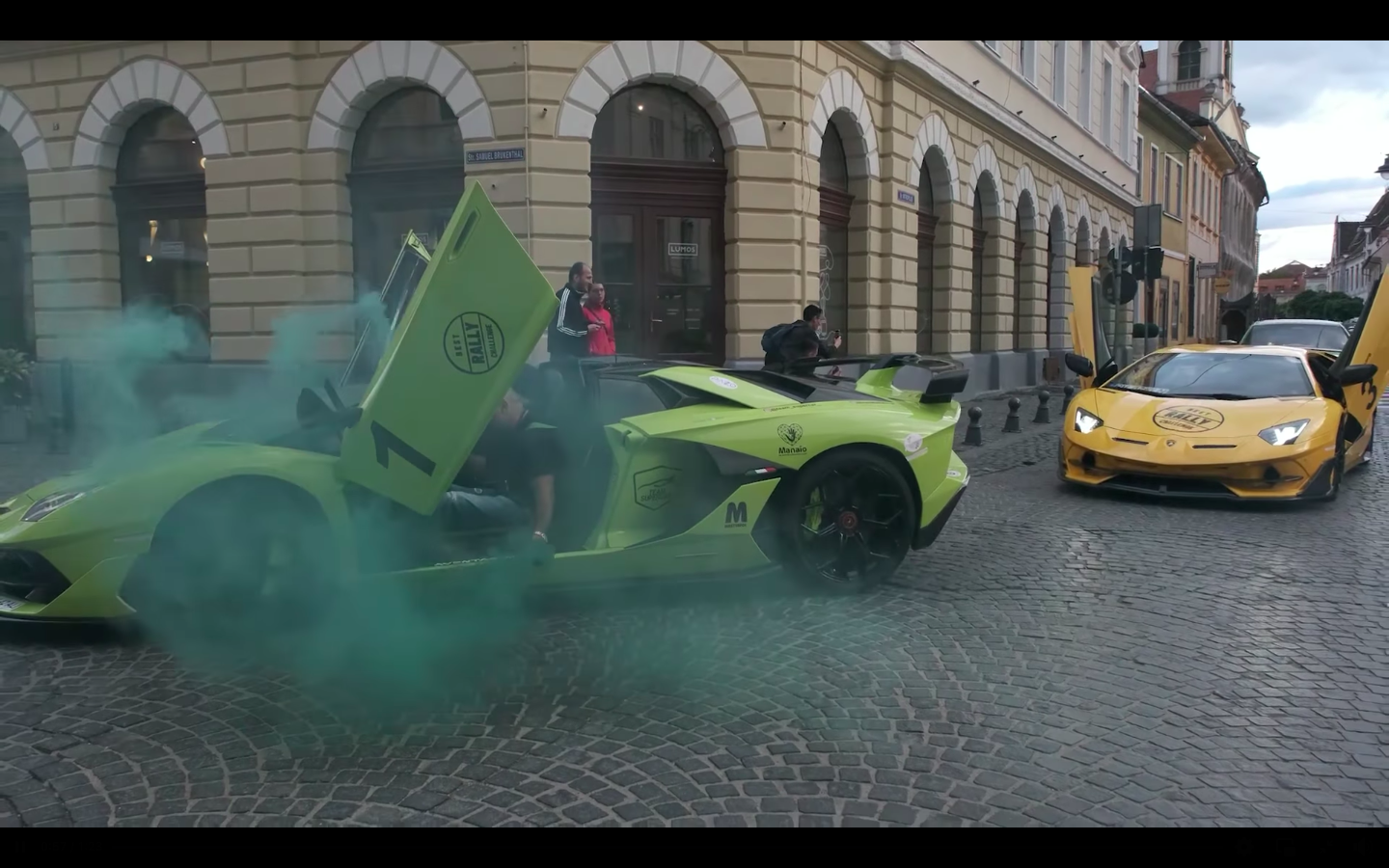 VIDEO Paradă cu Lamborghini și Ferrari, în centrul Sibiului