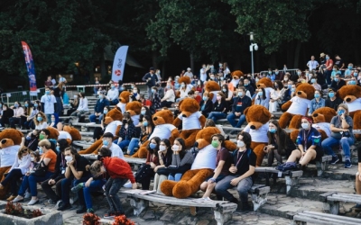 Astra Film Festival, debut emoționant. 30 de urși bruni, în public  la deschiderea Astra Film Festival 2021