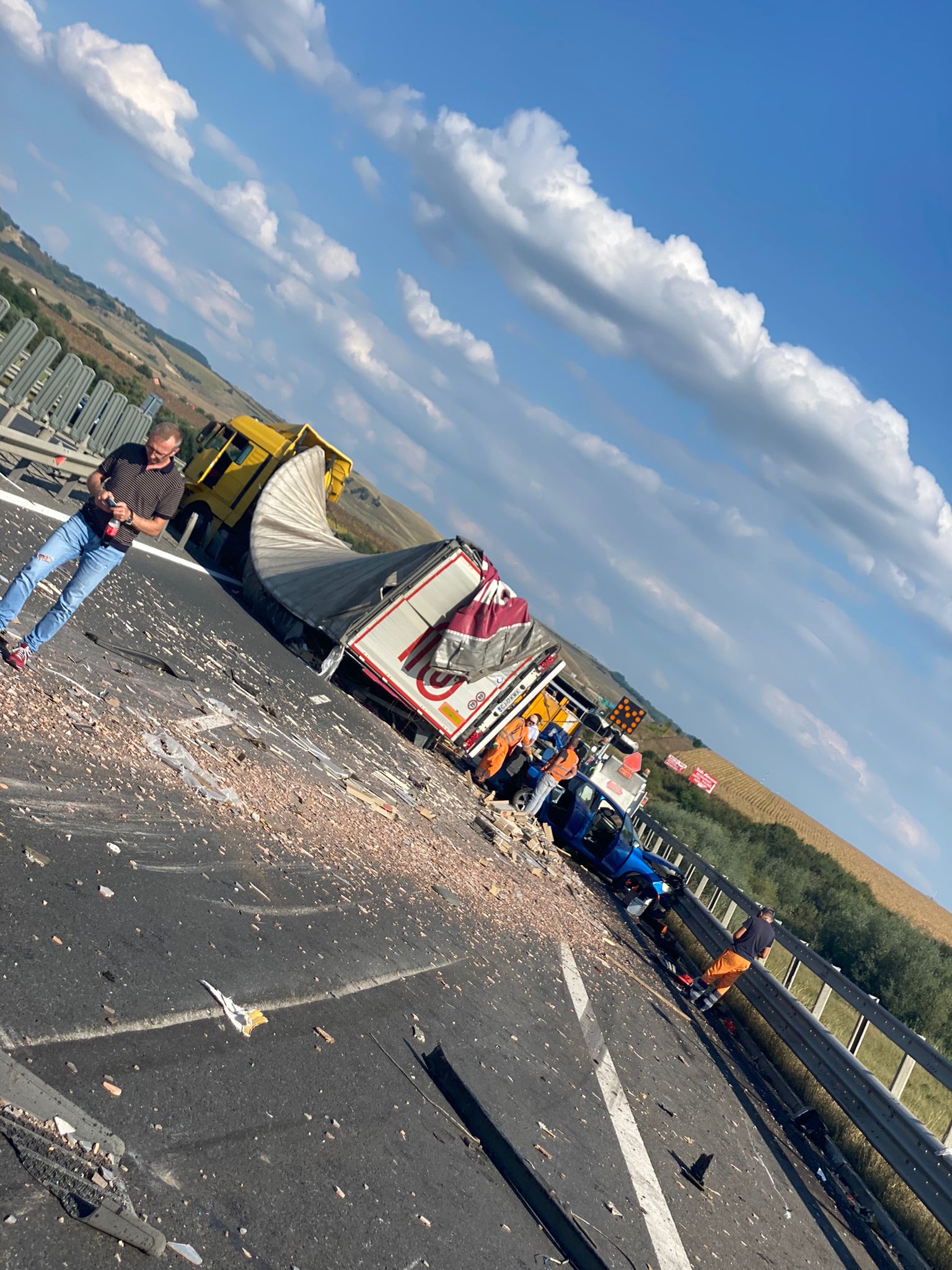Cinci mașini, între care două TIR-uri, implicate într-un accident pe autostrada dinspre Sebeș