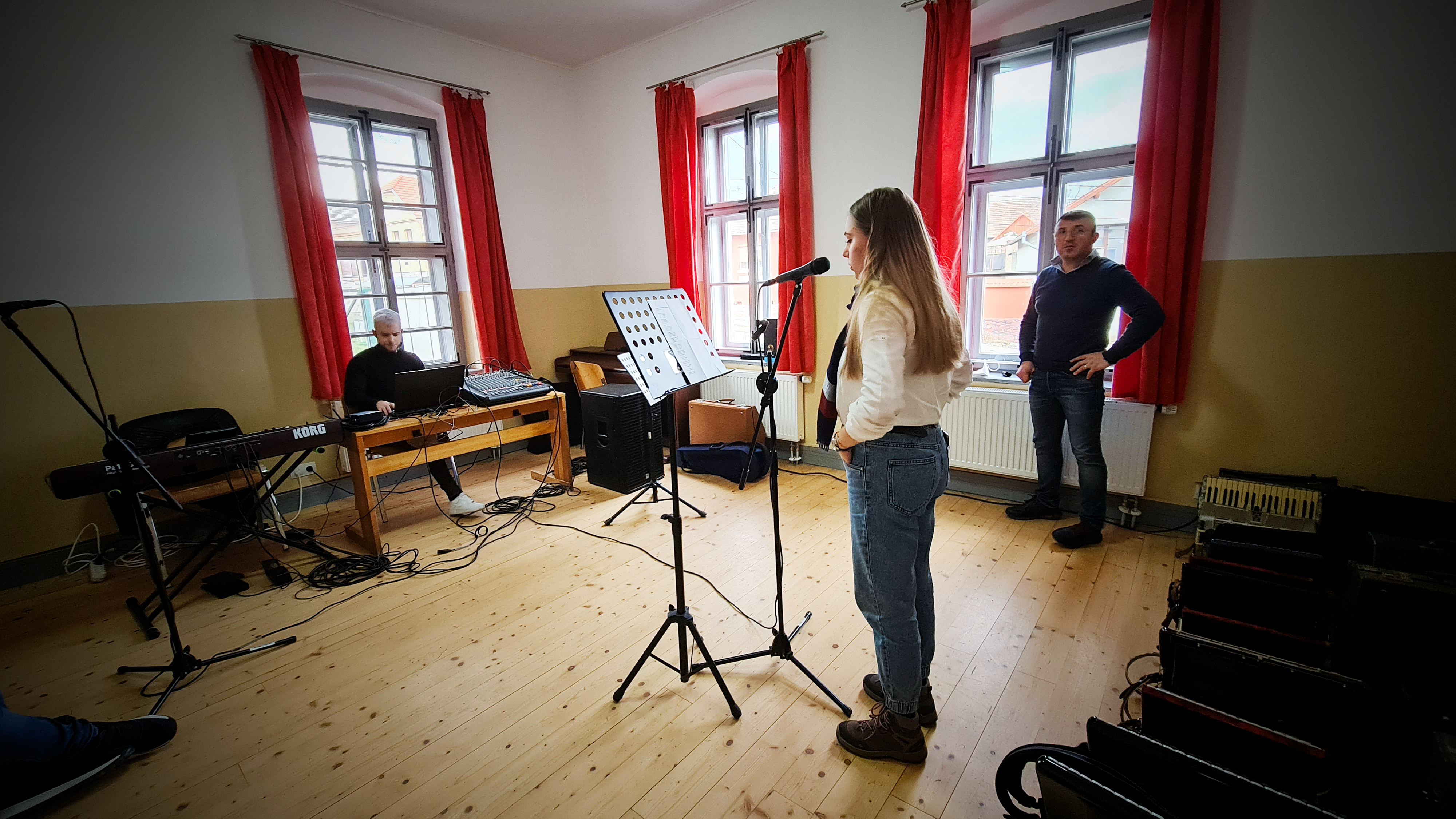 Povestea din spatele jianei SOMA despre reciclare. Melodia este compusă de un profesor sibian și cântată de o elevă de 18 ani