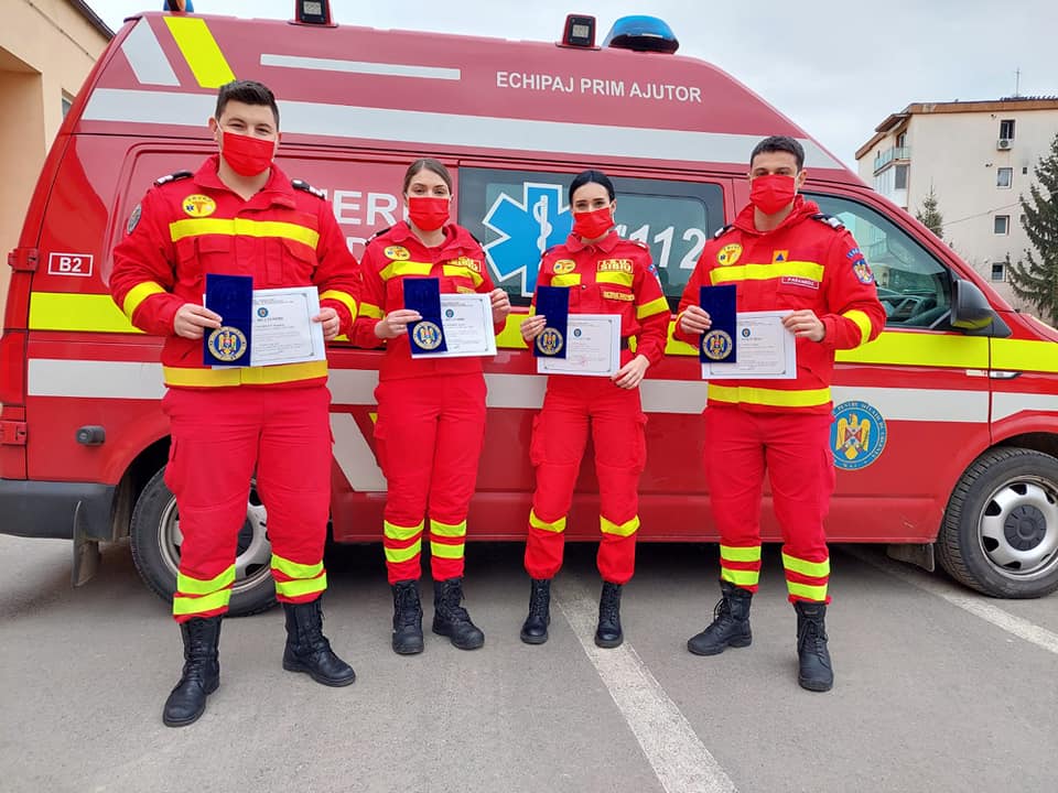 Trei paramedici și un voluntar SMURD au salvat un sibian care a făcut infarct în centrul Sibiului