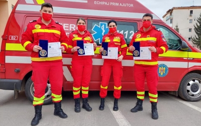 Trei paramedici și un voluntar SMURD au salvat un sibian care a făcut infarct în centrul Sibiului