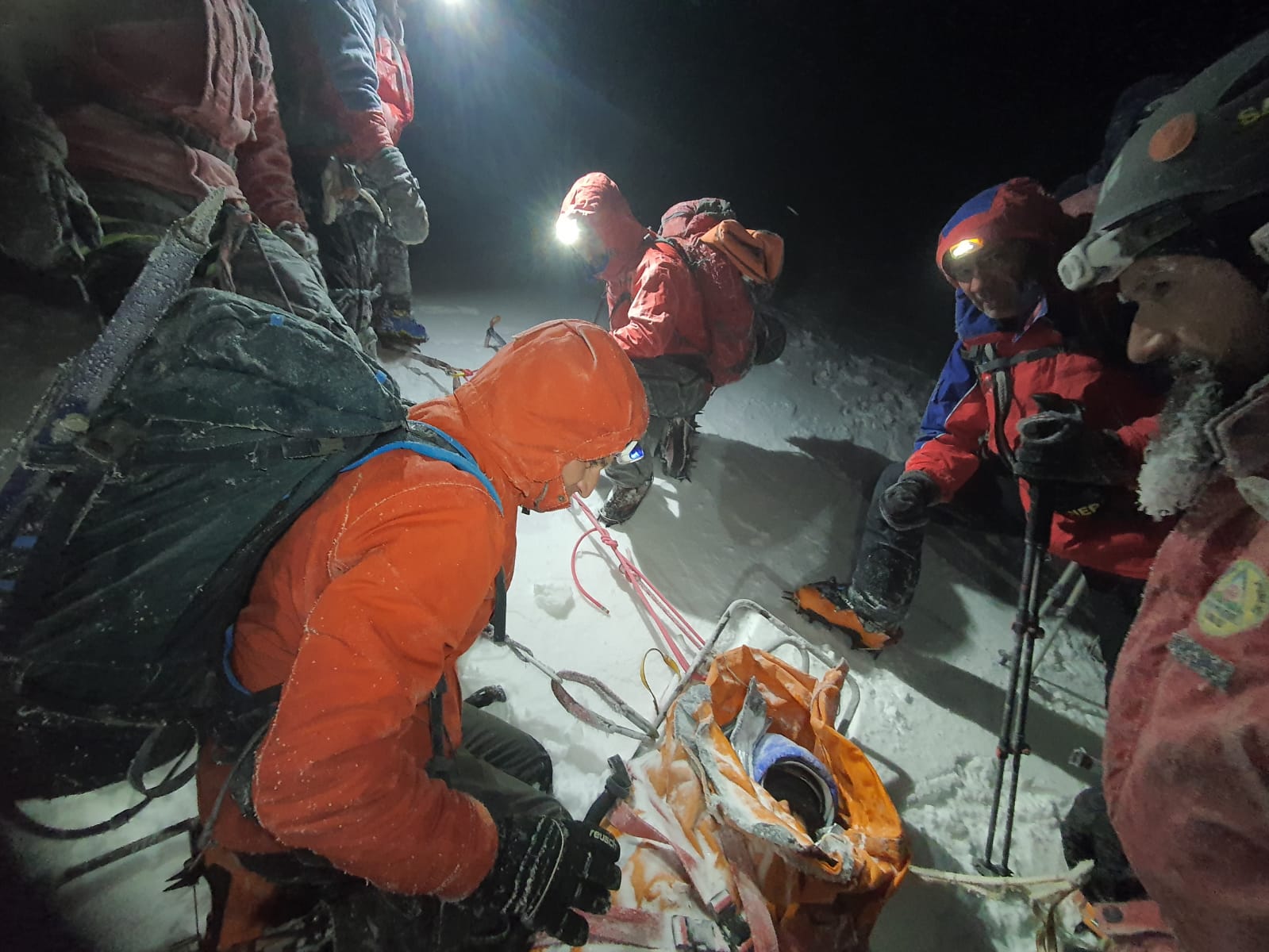 FOTO VIDEO Avalanșă în munții Făgărașului. Tânăra salvată este în spital, „constientă și stabilă”