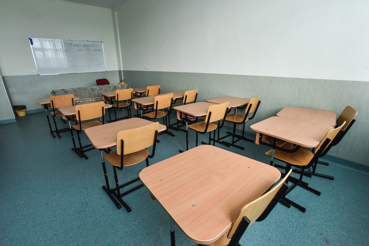 Cîmpeanu: O şcoală intră în online când cel puţin jumătate din clase au activitatea fizică suspendată