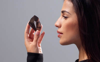 Un diamant negru de 555 de carate, scos la licitaţie de Sotheby's. Preţul ar putea ajunge la până la 5,9 milioane de euro