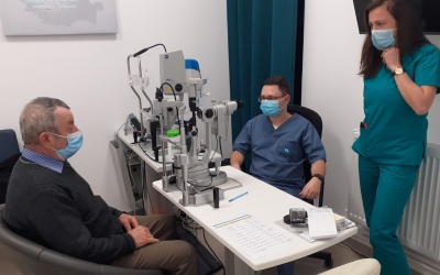 Operații gratuite de cataractă în cadrul unui proiect inițiat de AFOS și Clinica Dr. Holhoș