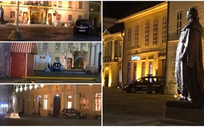 Statuia dezvelită de Iohannis în centrul Sibiului, păzită noapte de noapte cu Poliția locală