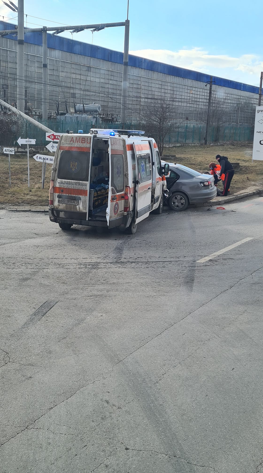 Ambulanță implicată într-un accident. Șoferul a rămas fără permis