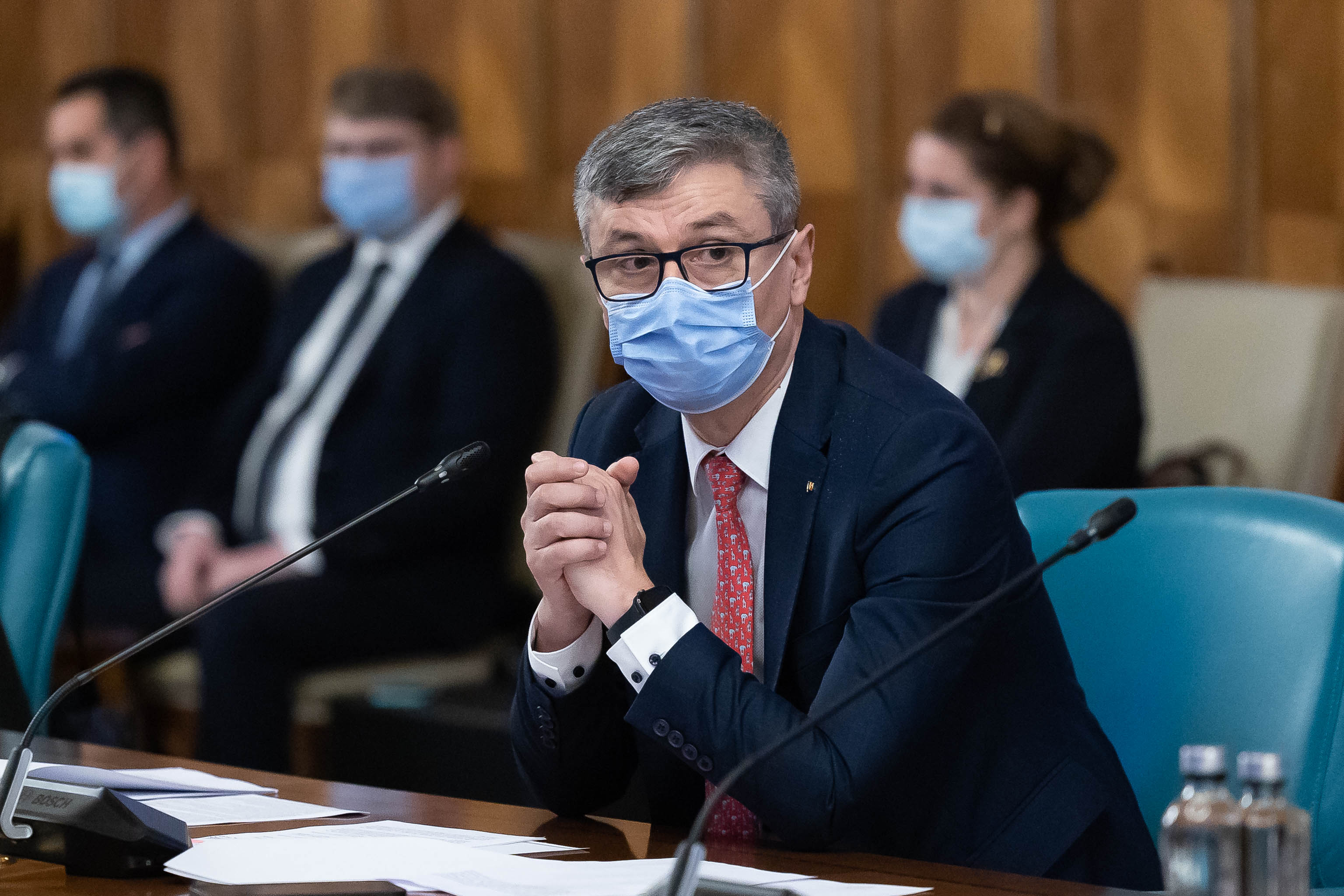 Ministrul Energiei a informat Comisia Europeană asupra planurilor autorităţilor române de a creşte intensitatea sprijinului acordat consumatorilor finali
