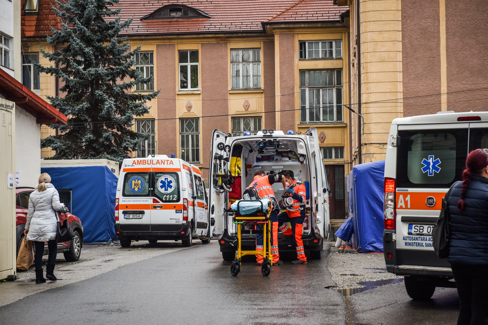 Puțin peste 400 de cazuri noi în Sibiu, în ultimele 24 de ore. Niciun deces