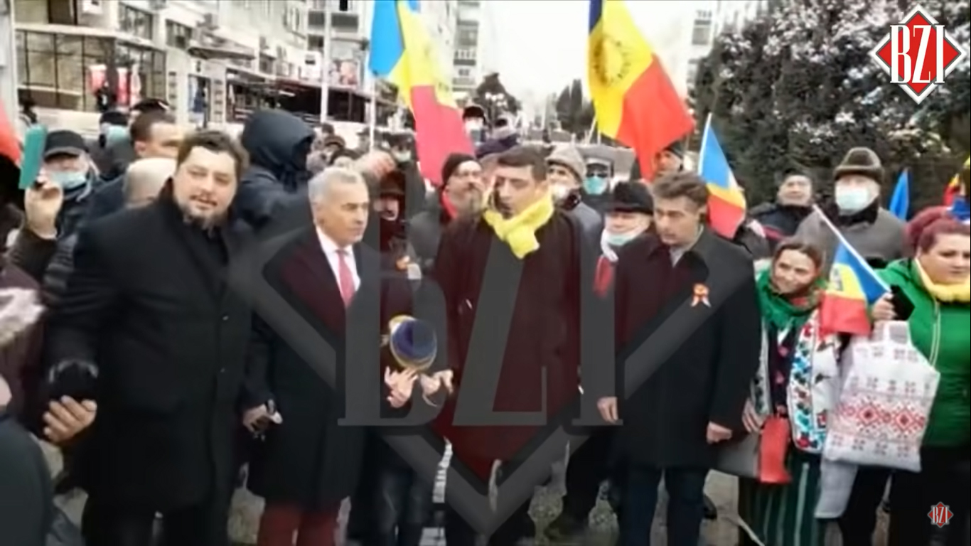 VIDEO Dosar penal pe numele celui care a aruncat cu cerneală în George Simion. Are 31 de ani și este din Bacău