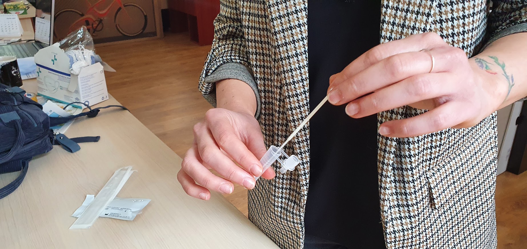 S-au întors testele rapide în școlile din Sibiu. Sunt câte patru de elev