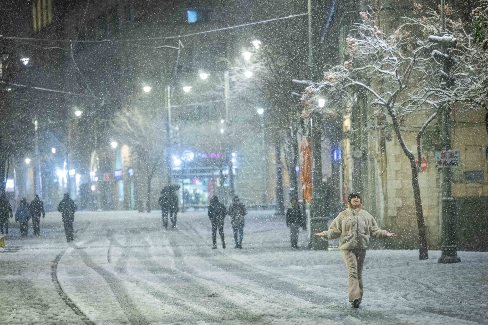 Fenomen rar: Zăpada a acoperit străzile din Ierusalim şi Cisiordania