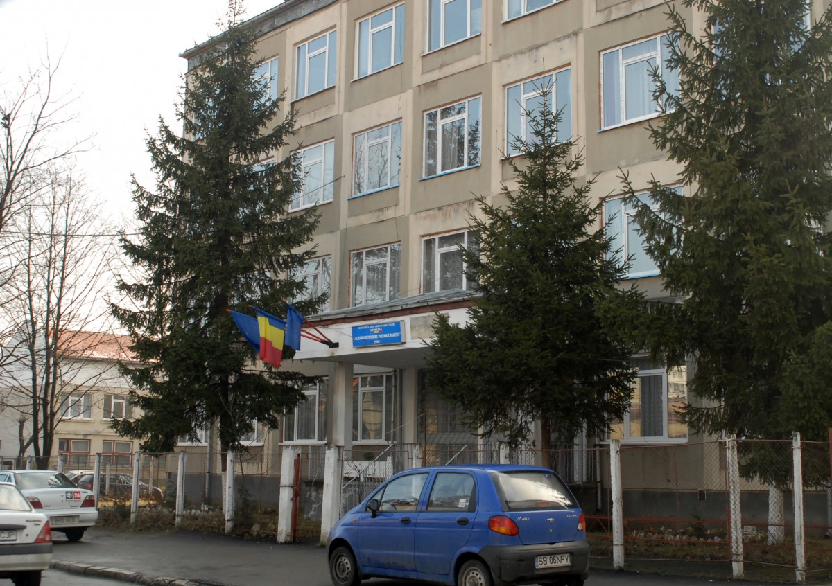 Prima școală din Sibiu care trece în on line, în valul 5. În județ mai sunt două grădinițe