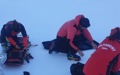 Șeful Salvamont Sibiu, după accidentul de ieri din Munții Făgăraș: casca de protecţie poate face diferenţa dintre viaţă şi moarte