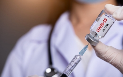 Vaccinul anti-COVID-19 produs de Moderna a primit autorizare definitivă în Statele Unite