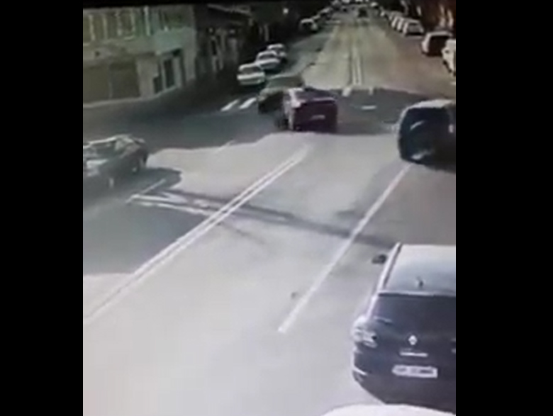 Actualizare video. Accidentul din Brăila, din timpul examenului de șoferi, surprins de camerele de supraveghere