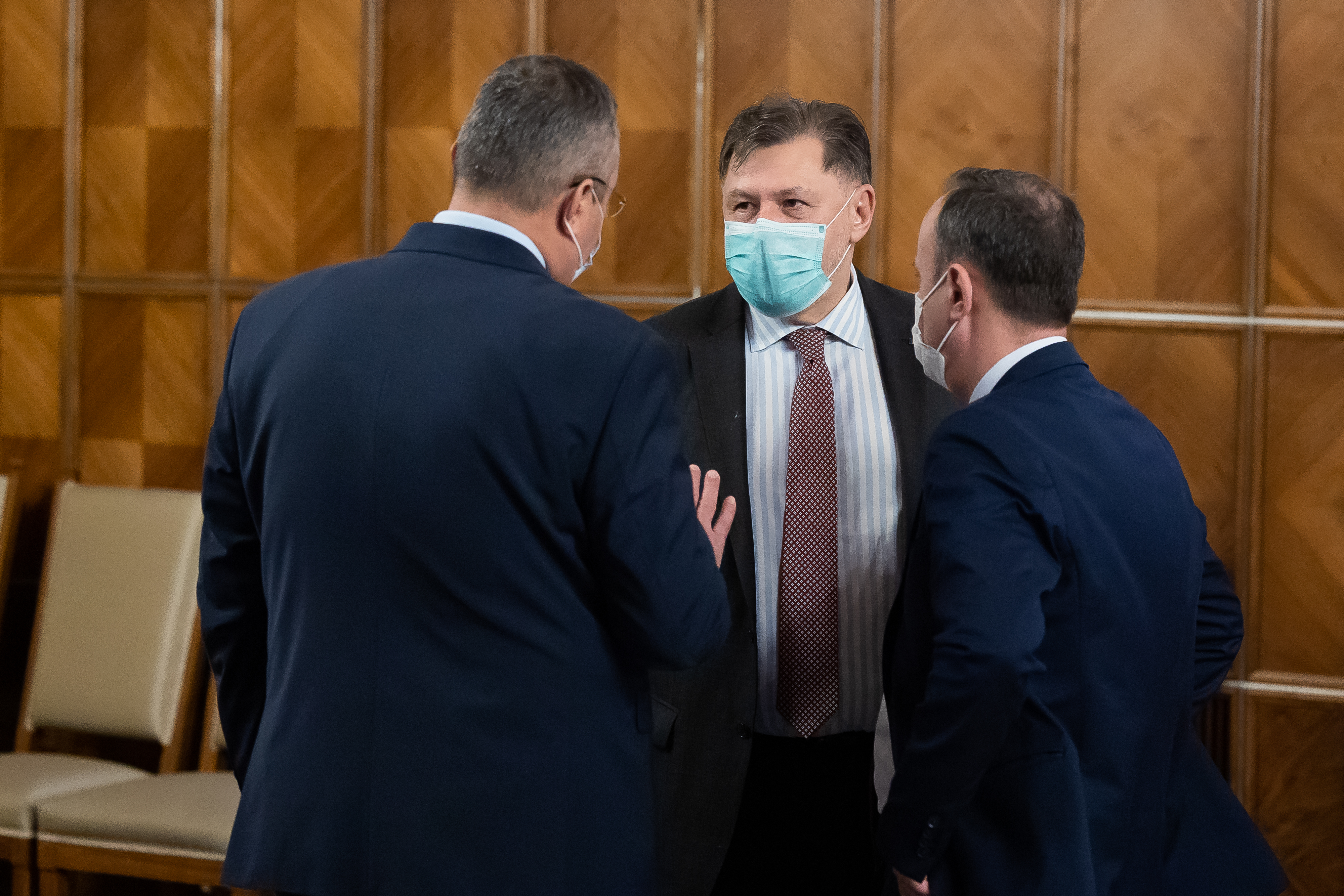 Rafila estimează 800.000 de infectări în valul 5