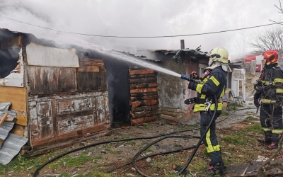 Incendiu în Sibiu. Acoperișul unei case a ars din cauza unui coș de fum cu defecțiuni