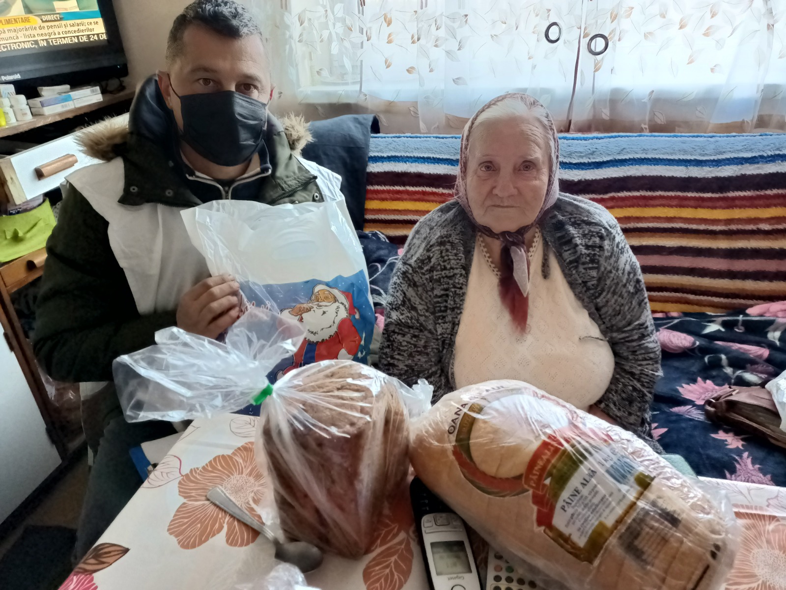 Peste 400 de persoane s-au bucurat de sărbători prin campania „Îmbrățișează-i pe cei nevoiași”