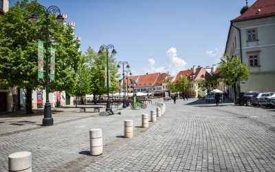 Premieră în Sibiu: Containere pentru deșeuri, îngropate în Piața Mică