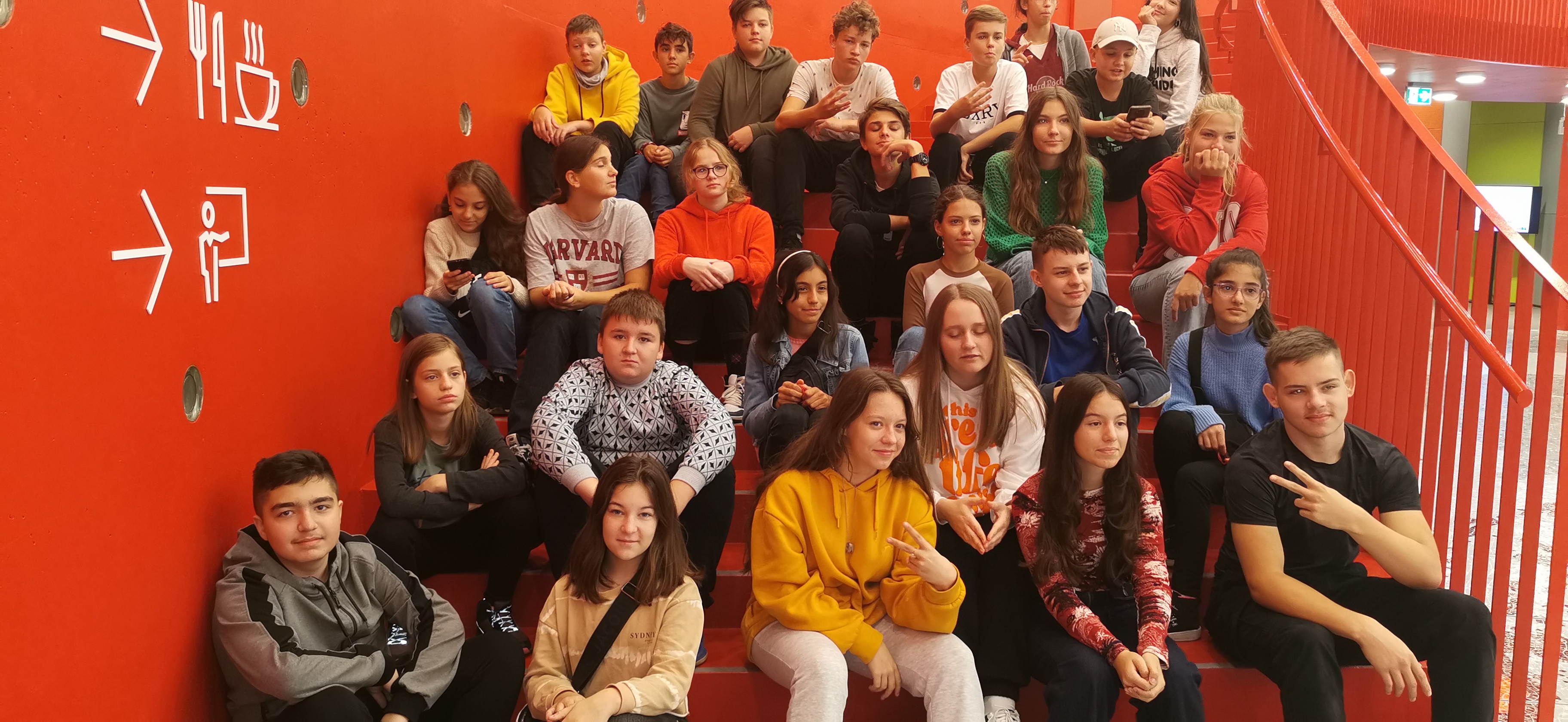 Doi profesori și patru elevi din Poiana Sibiului au ajuns în Letonia într-un schimb de experiență