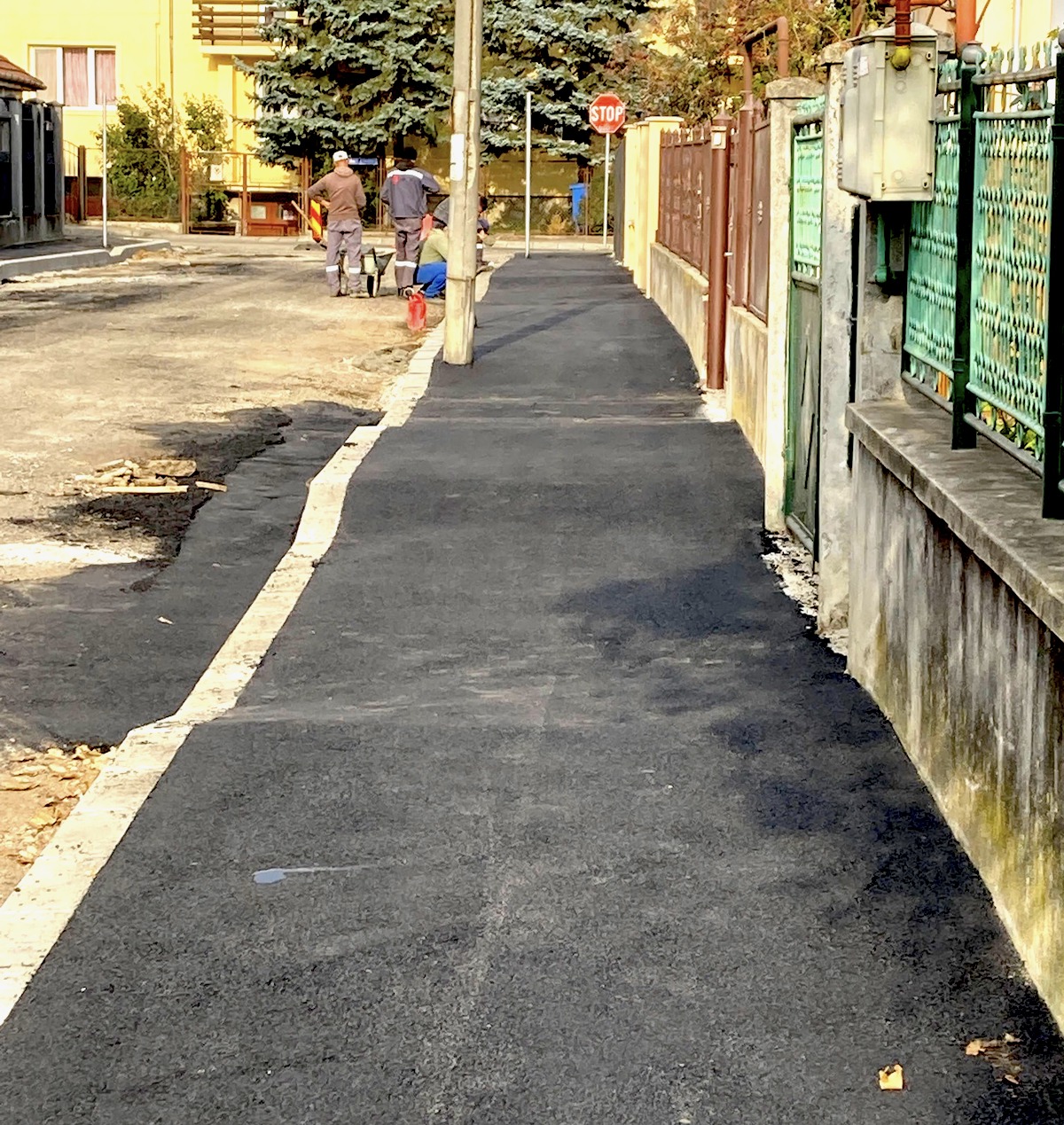 Primăria a dispus refacerea lucrărilor pe strada Ilarie Chendi. Locatarii au nemulțumiri legate de trotuarul vălurit