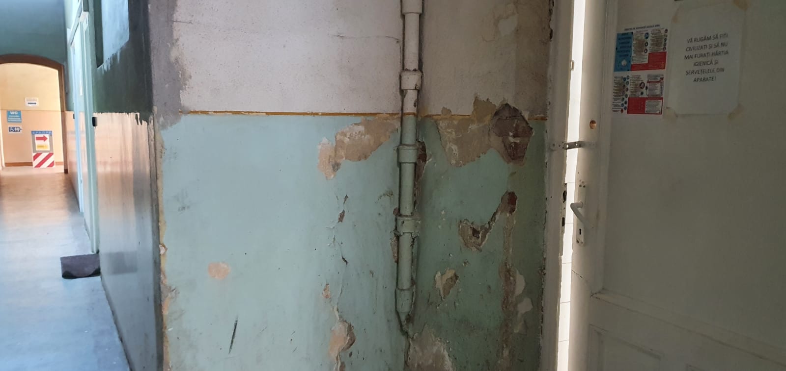 Fără pereți scorojiți și igrasie la ”Buletine”. Investiții de două milioane de euro în renovarea Primăriei Vechi