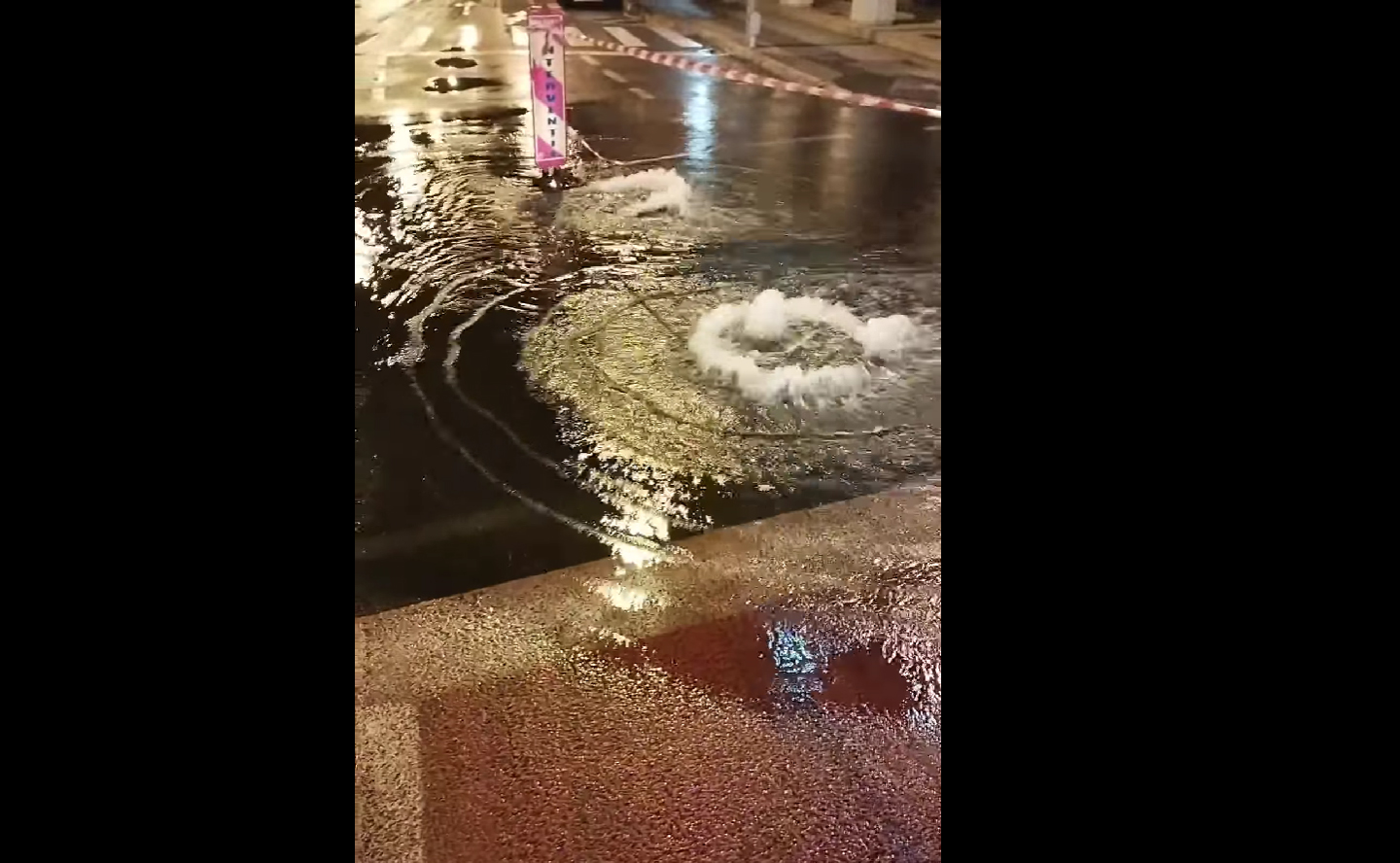 Avarie pe Victoriei, colț cu Rennes: Apă Canal intervine și anunță sistarea apei în zonă
