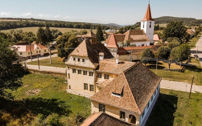 FOTO Școala săsească din Bruiu, jud. Sibiu, scoasă la vânzare: poate fi transformată într-o afacere turistică, într-una dintre cele mai frumoase zone de la noi