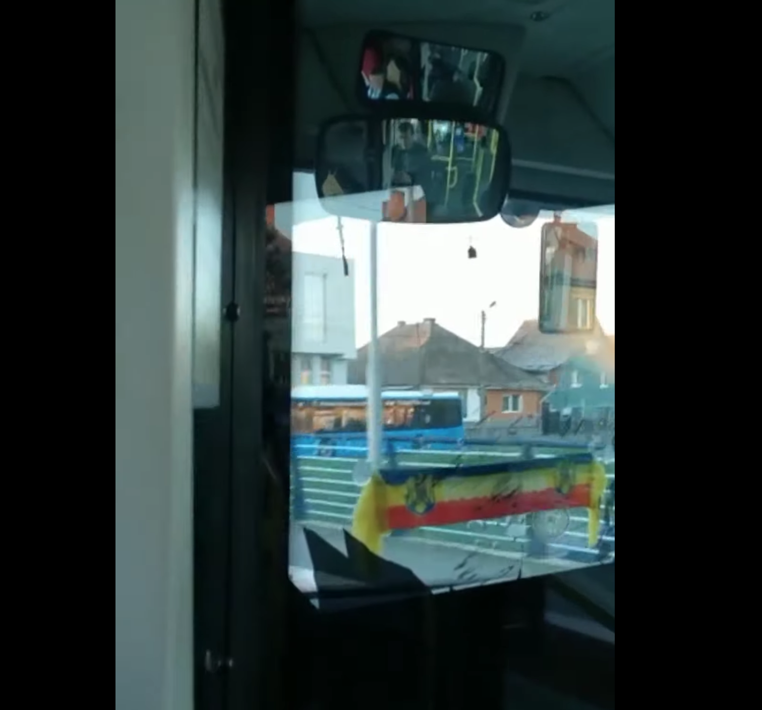 Petrecere lăutărească matinală într-un autobuz din Sibiu. Tursib: „Ne cerem scuze”