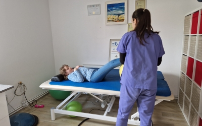 31 de copii cu dizabilități beneficiază de kinetoterapie și artă combinată