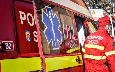 O femeie însărcinată a ajuns la spital cu atac de panică după ce a provocat un accident în Cisnădie