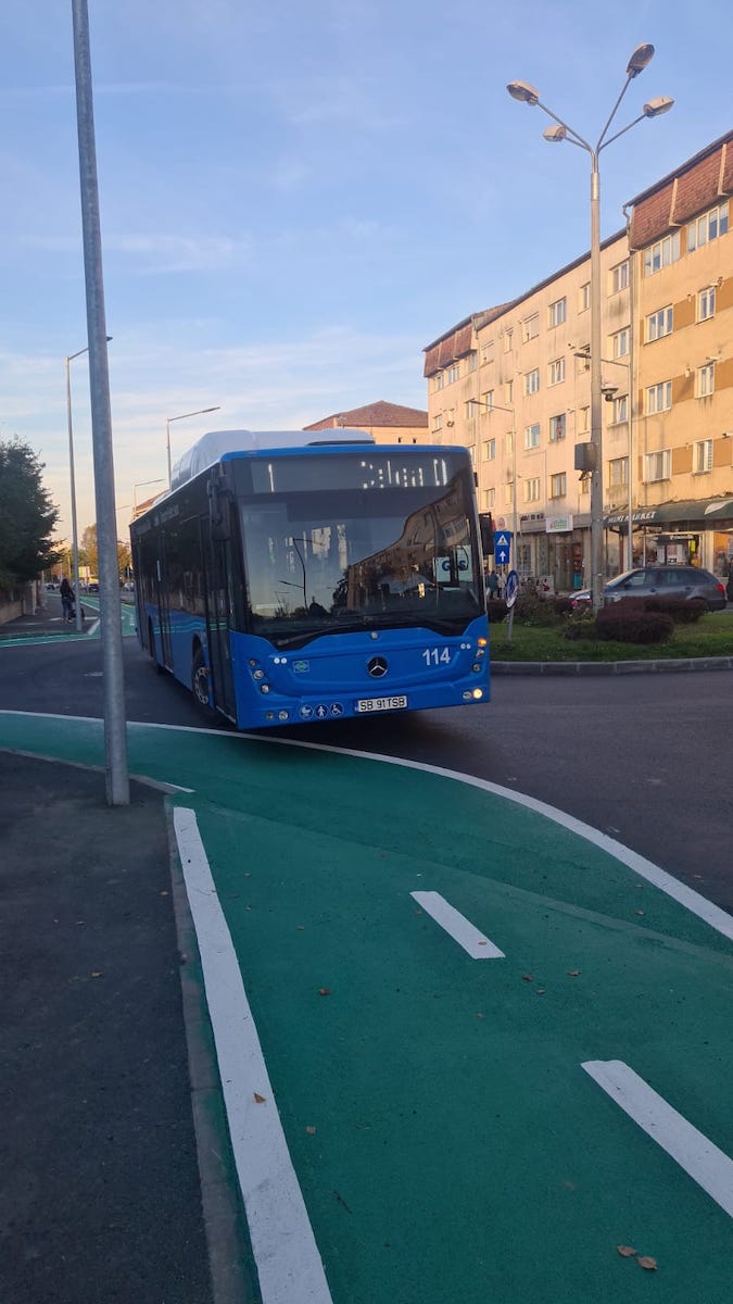 Analiza lucrărilor de pe Calea Dumbrăvii în 33 de fotografii. Cel mai grav: autobuzele intră pe pista de biciclete