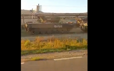 Convoi militar cu tancuri, filmat în gara unui oraș din județul Sibiu. MApN îi explică prezența