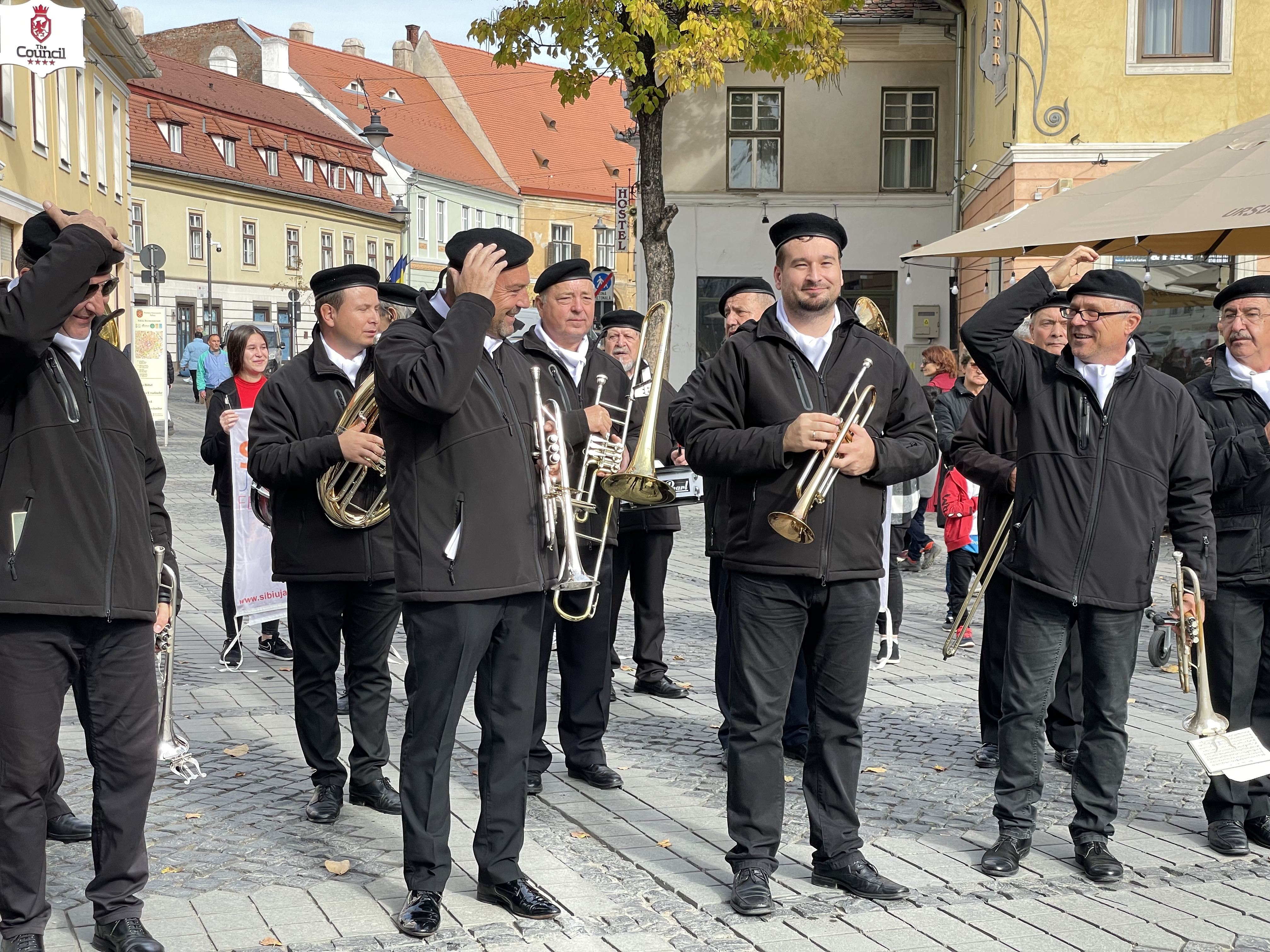 Începe Festivalul de Jazz. Duet de fanfare în Piața Mare