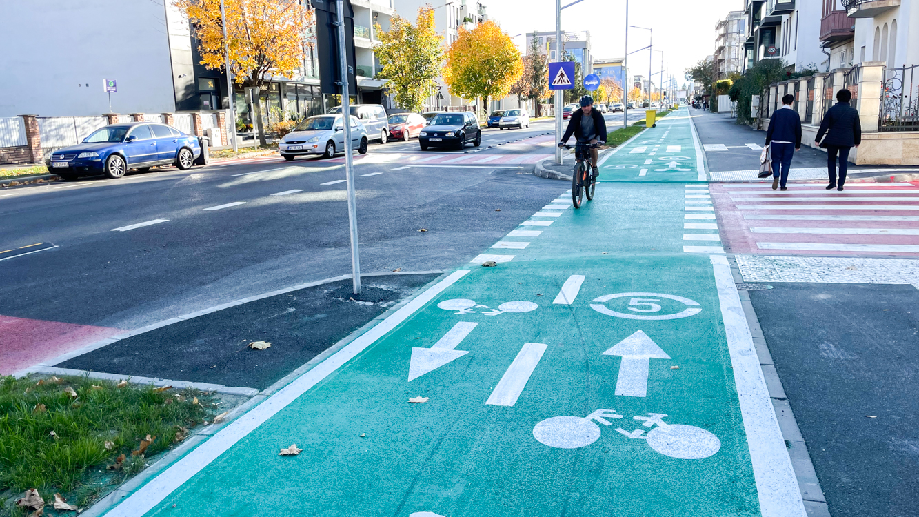 Premieră în Sibiu: Limită de viteză de 5 km/h pe pista de biciclete de pe Calea Dumbrăvii. Poliția: Legea nu prevede limite pentru bicicliști