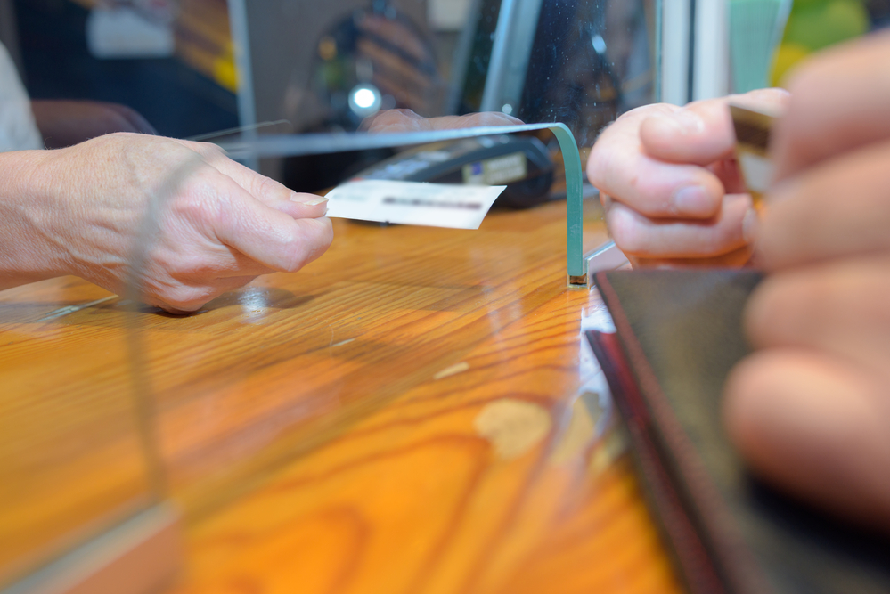 Românii au amanetat cel mai mult bijuterii de aur şi produse electronice, în primul semestru al anului