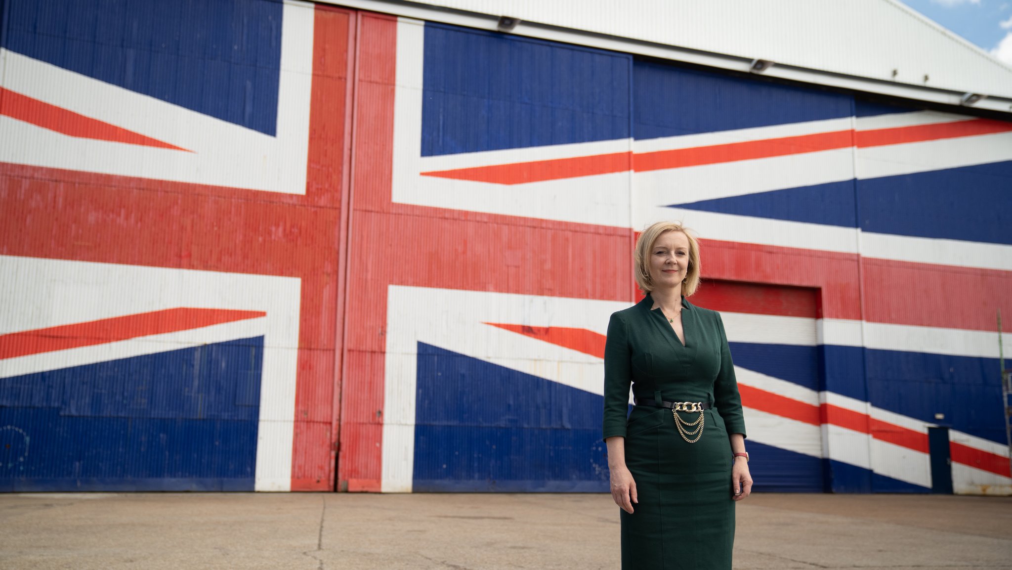 Telefonul personal al lui Liz Truss a fost piratat de agenţi suspectaţi că lucrează pentru preşedintele Putin