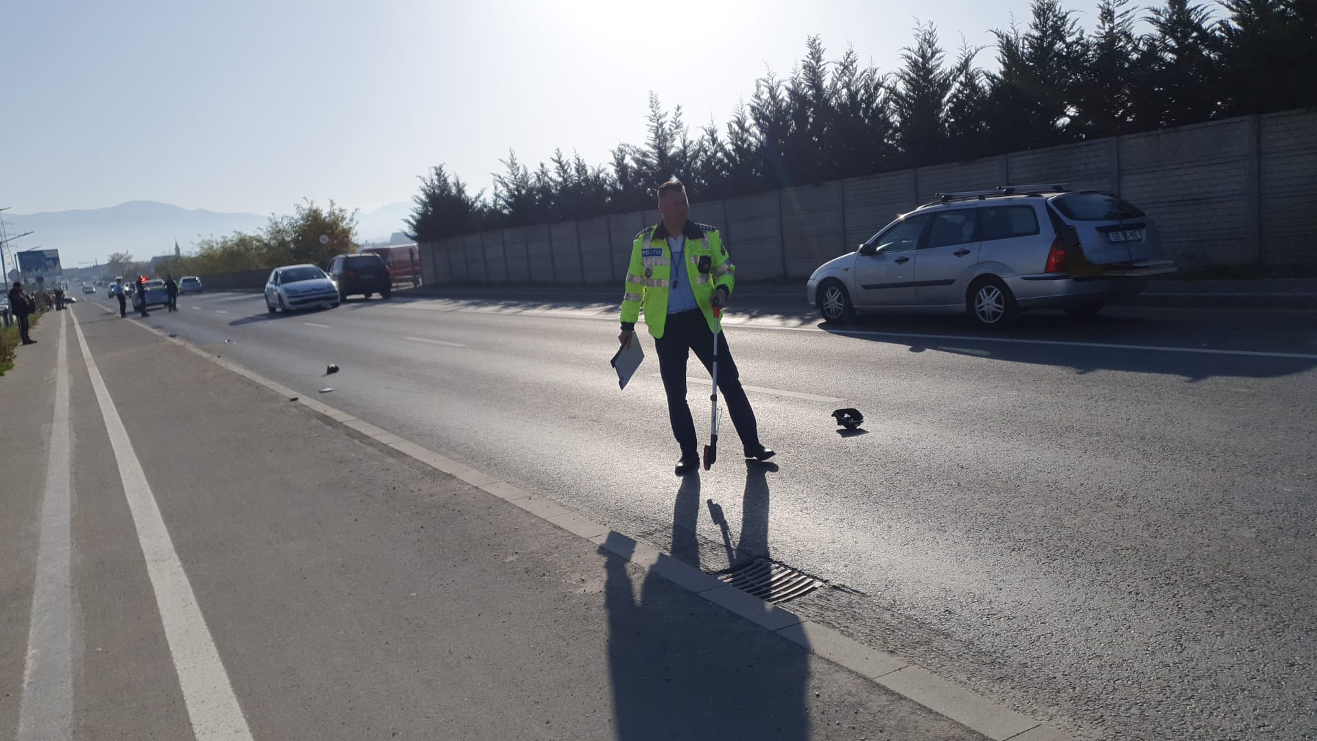 Un șofer de 77 de ani nu a respectat interdicția la stânga pe drumul din Cartierul Arhitecților și a accidentat un motociclist