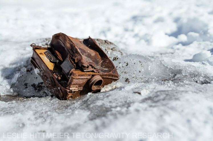 Aparatele de fotografiat ale unui explorator, descoperite pe un gheţar din Yukon, după 85 de ani