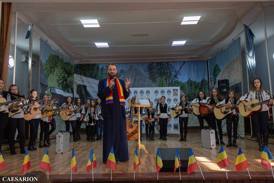 Preot Liviu Moisiu si grupul zambete si acorduri